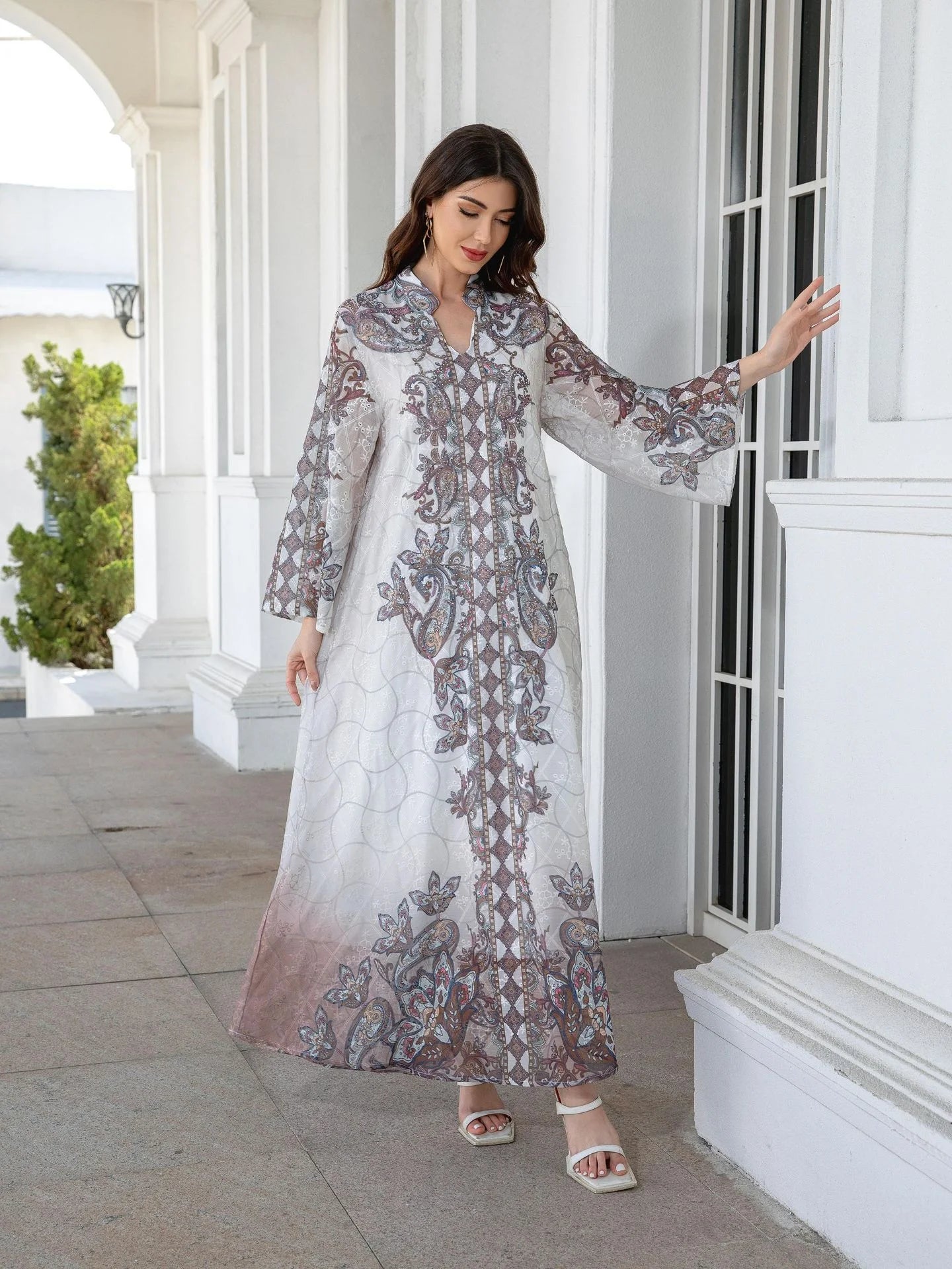 241110 Arab Robe Embroidered With Diamonds Abayas