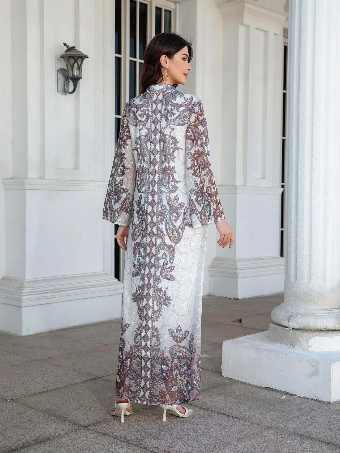 241110 Arab Robe Embroidered With Diamonds Abayas